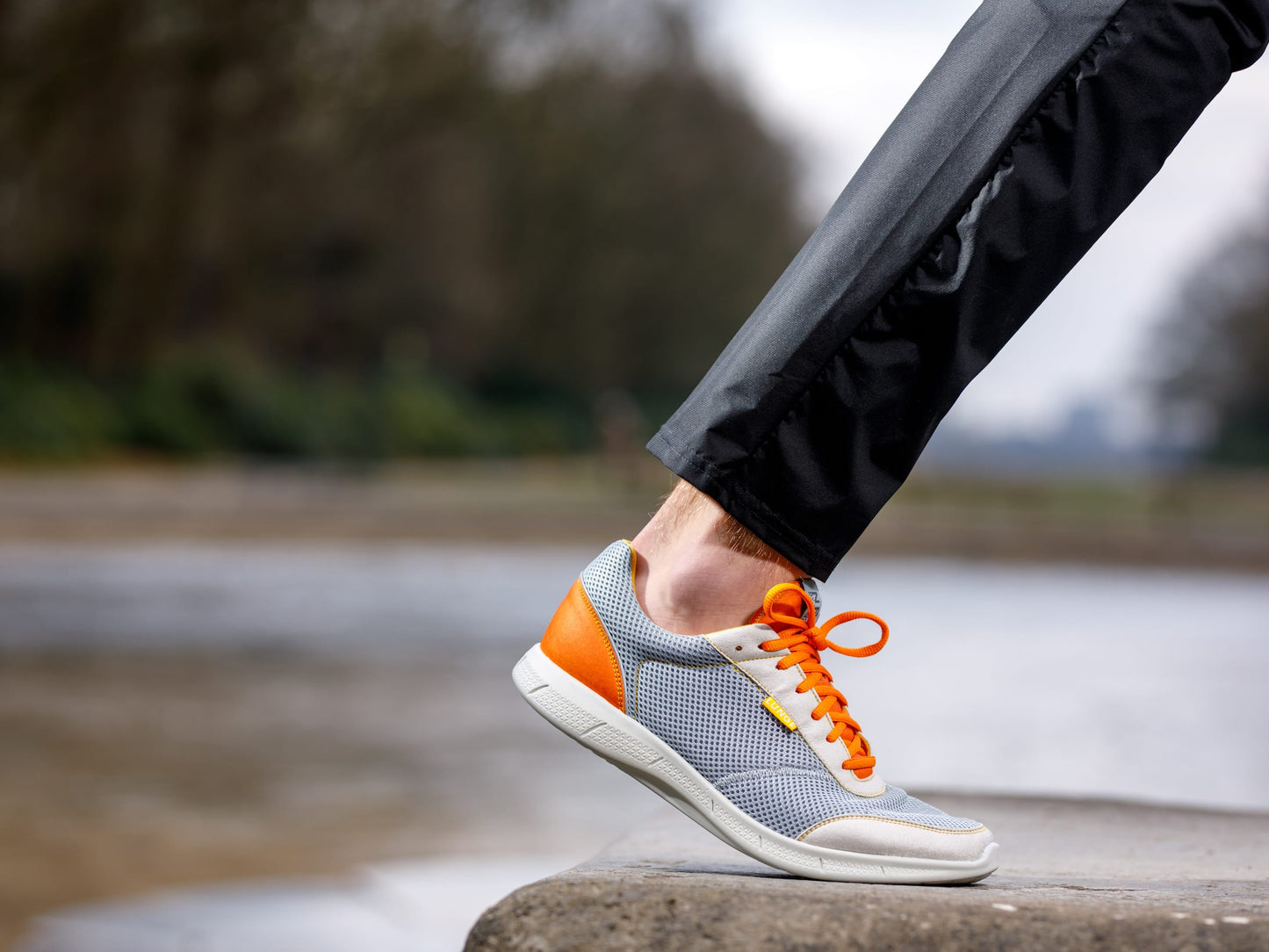 Neo Run (Light Gray/Dark Orange)